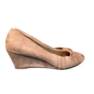 Seychelles 9W Wide Taupe Suede Feel Academia Ruched Wedge Heel Shoes